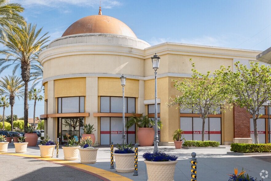 More Photos Of 8300 La Palma Ave, Buena Park General Retail For Lease