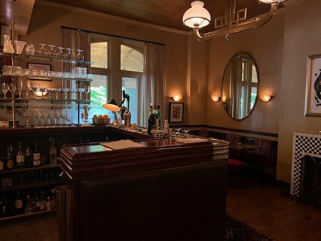 More Photos Of 222 E Ontario St, Chicago Restaurant For Sale