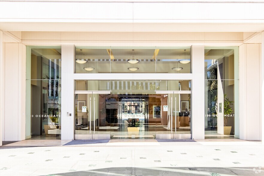 More Photos Of 100 Oceangate, Long Beach Office For Lease