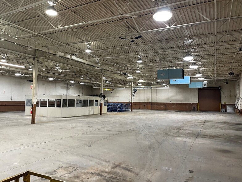 More Photos Of 34190 Doreka Dr, Fraser Warehouse For Sale