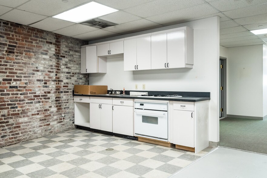 More Photos Of 45 Electric Ave, Brighton Flex For Sale
