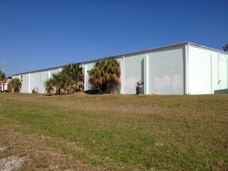 More Photos Of 1638-1644 S Segrave St, South Daytona Truck Terminal For Sale