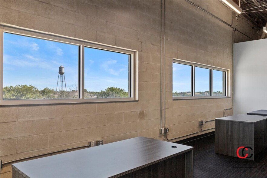 More Photos Of 211 S Brown St, Round Rock Medical For Sale