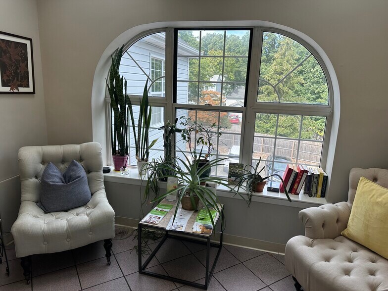 More Photos Of 1000 Main St, Port Jefferson Office For Lease