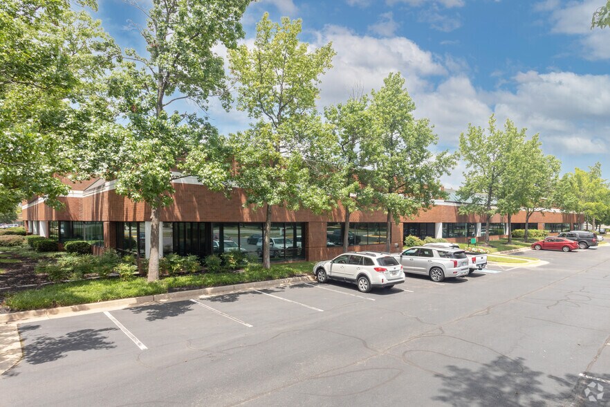 More Photos Of 3810 Concorde Pky, Chantilly Light Distribution For Lease