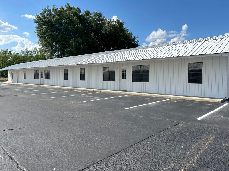 More Photos Of 656-659 S Main St, Baxley Office For Lease