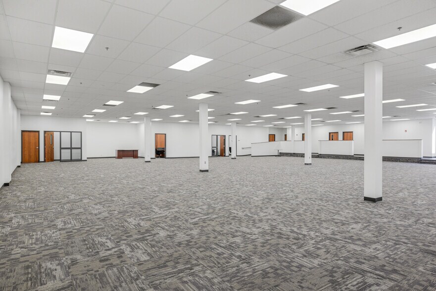 More Photos Of 500 W Main St, Hendersonville Freestanding For Lease