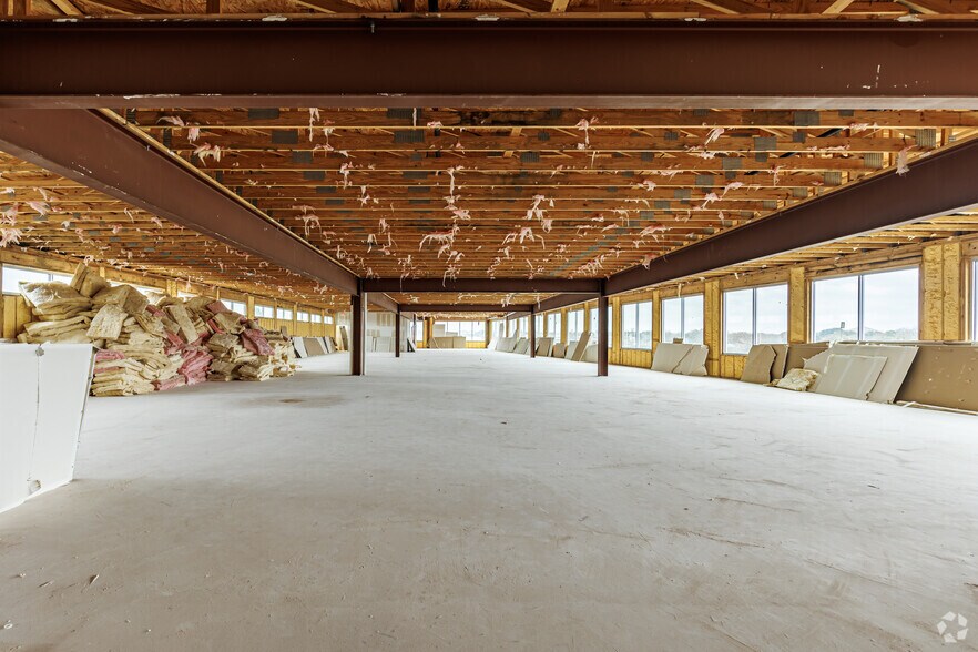 More Photos Of 1601 E Trinity Mills Rd, Carrollton Storefront Retail Office For Lease