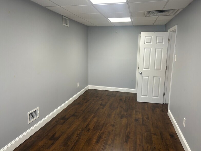 More Photos Of 113-115 N 5th St, Darby Warehouse For Sale