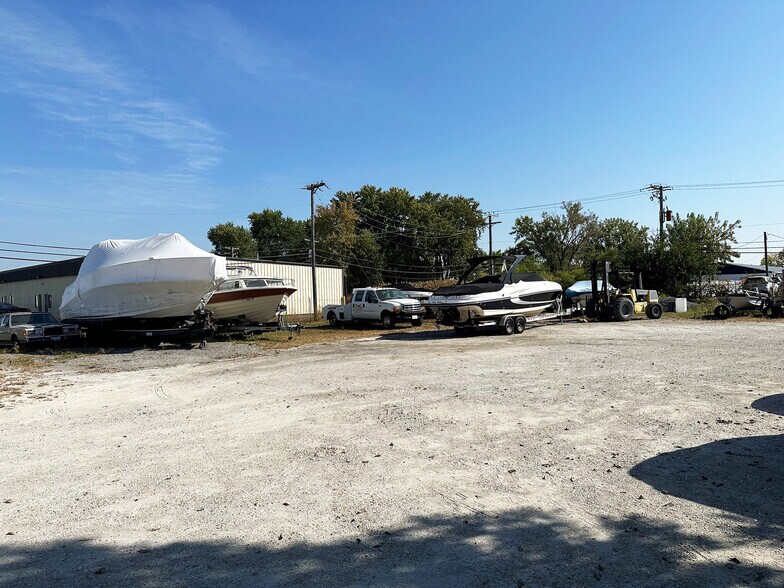 More Photos Of 8871 Ramm Dr, Naperville Warehouse For Sale