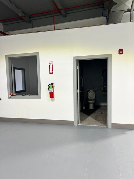 More Photos Of 550 Davisville Rd, Warminster Township Manufacturing For Lease