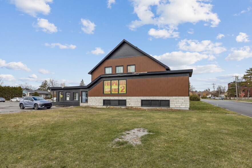 More Photos Of 195 Boul Maloney O, Gatineau Lodge Meeting Hall For Lease