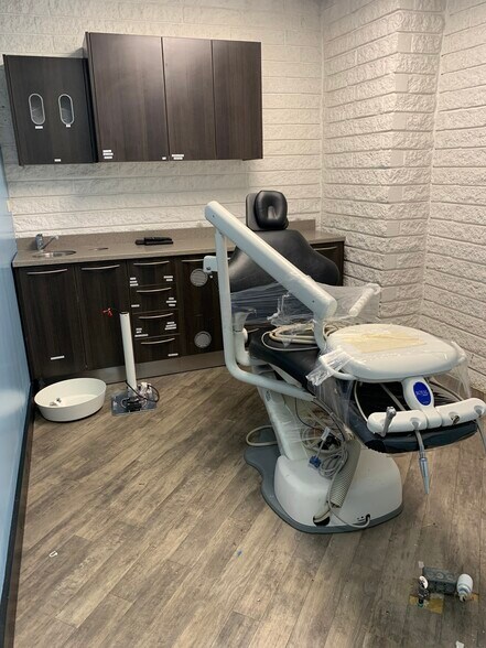 More Photos Of 519 N Cass Ave, Westmont Medical For Lease