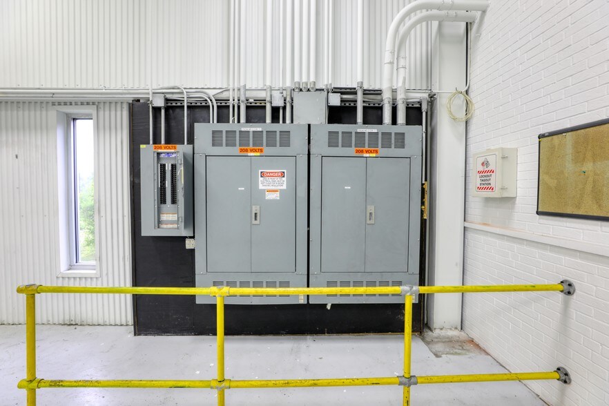 More Photos Of 109 Apremont Way, Westfield Manufacturing For Lease