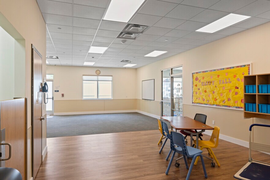 More Photos Of 42525 Tall Cedars Pkwy, Chantilly Schools For Lease