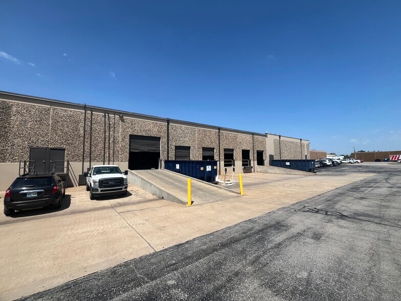 More Photos Of 4130-4150 Will Rogers Pky, Oklahoma City Warehouse For Lease
