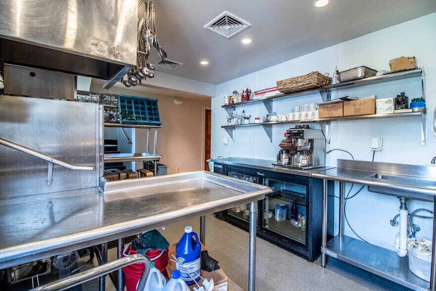 More Photos Of 27 Western Ave, Kennebunk Restaurant For Sale