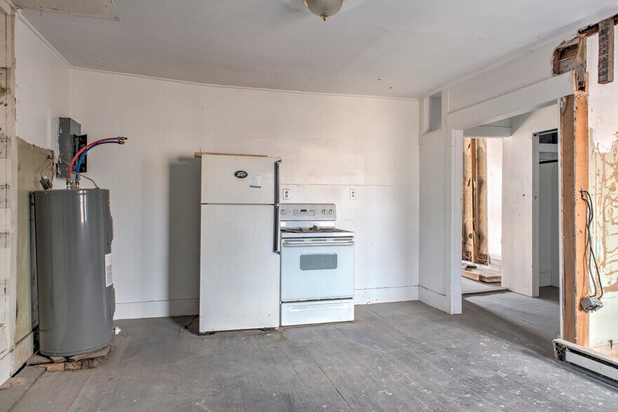 More Photos Of 130 Main St, Winchester Apartments For Sale