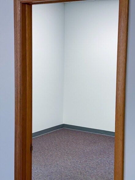 More Photos Of 545 S Randall Rd, St Charles Office For Lease