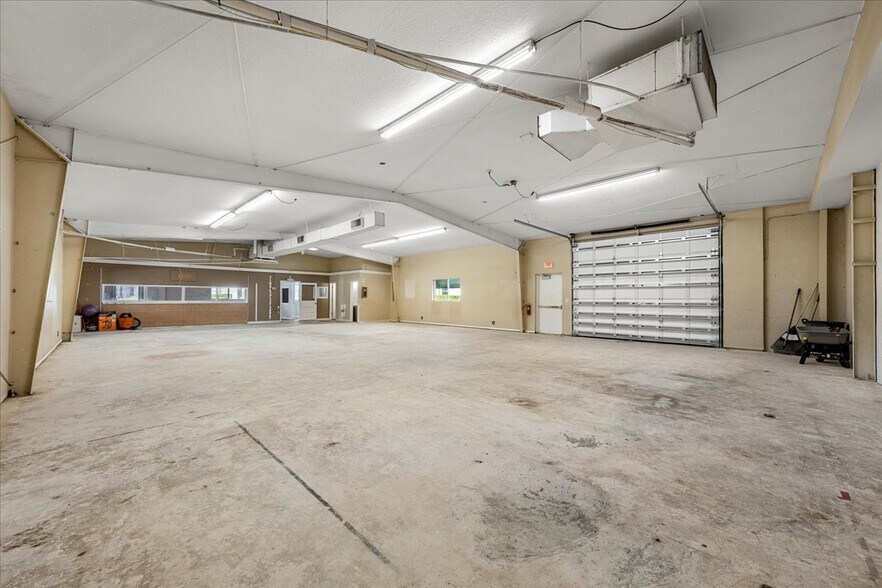 More Photos Of 1901 13th Ave N, Saint Petersburg Distribution For Lease