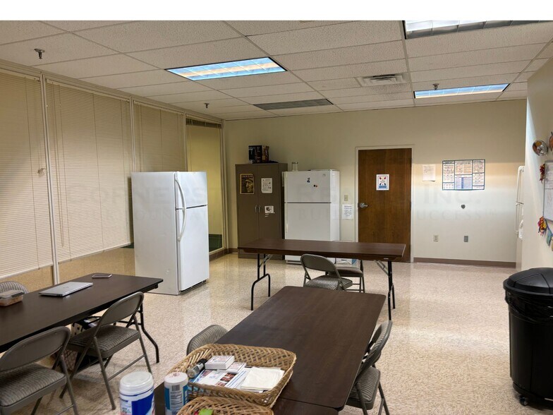 More Photos Of 84 Progress Ln, Waterbury Flex For Lease