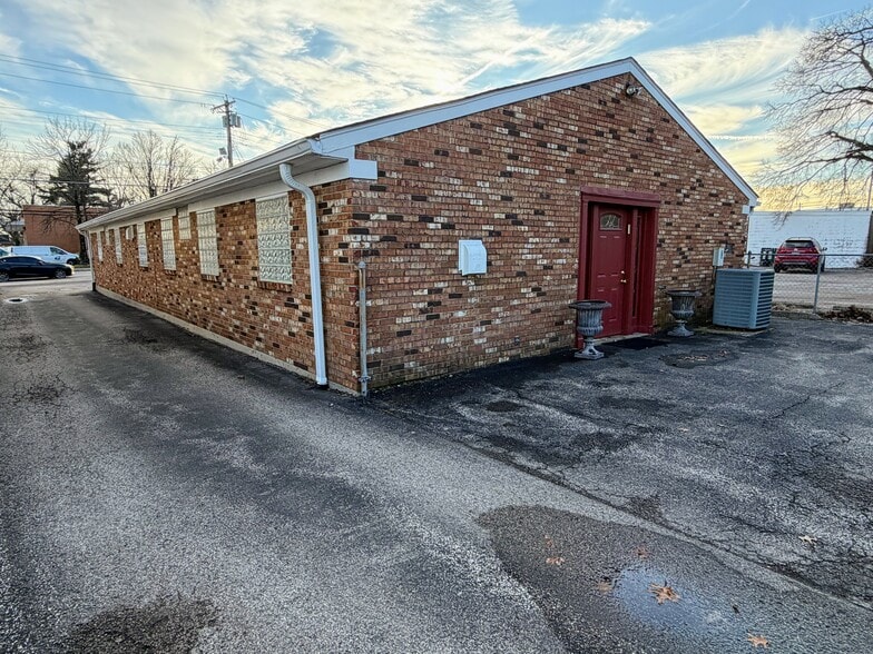 More Photos Of 7351 Montgomery Rd, Cincinnati Office For Lease