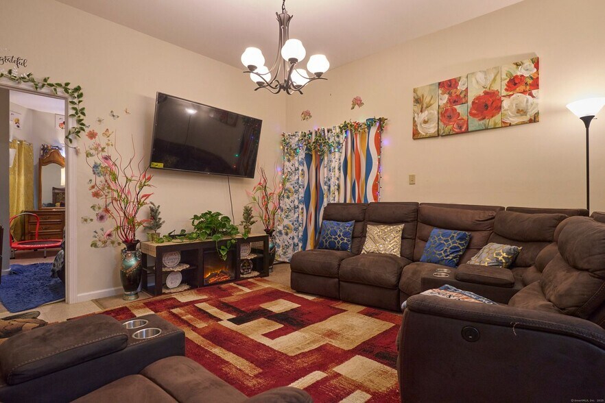 More Photos Of 39 Capen St, Hartford Multifamily For Sale