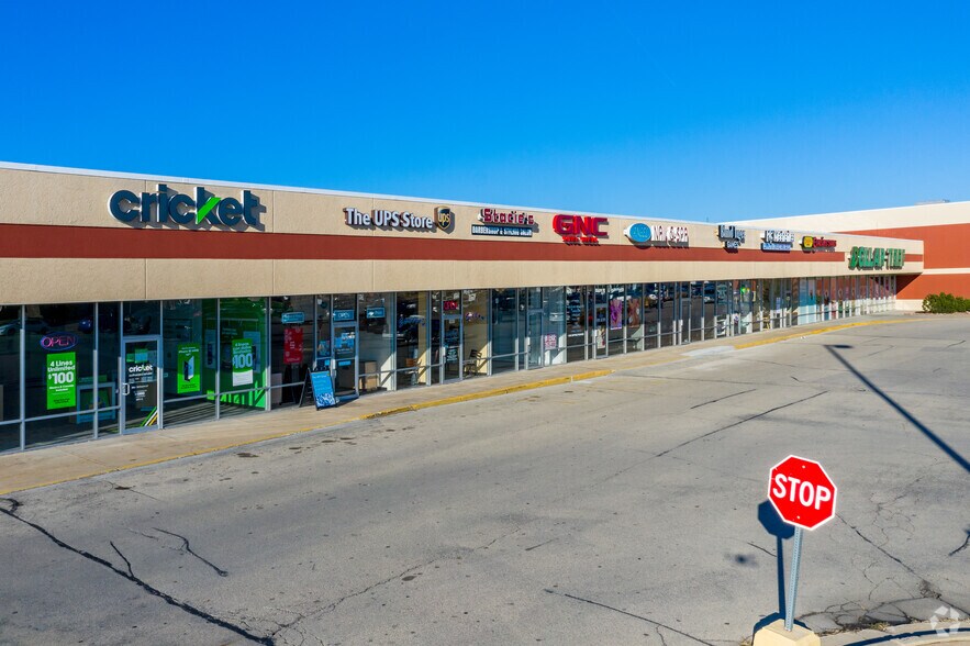 More Photos Of 699 S Green Bay Rd, Neenah Unknown For Lease