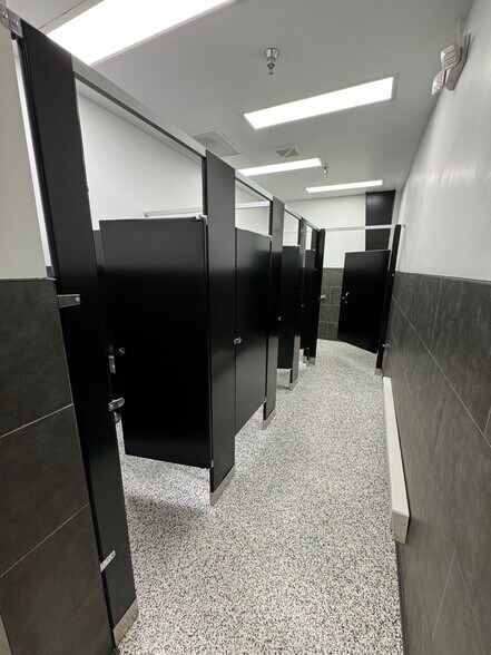 More Photos Of 750 Garden Of The Gods Rd, Colorado Springs Storefront For Lease