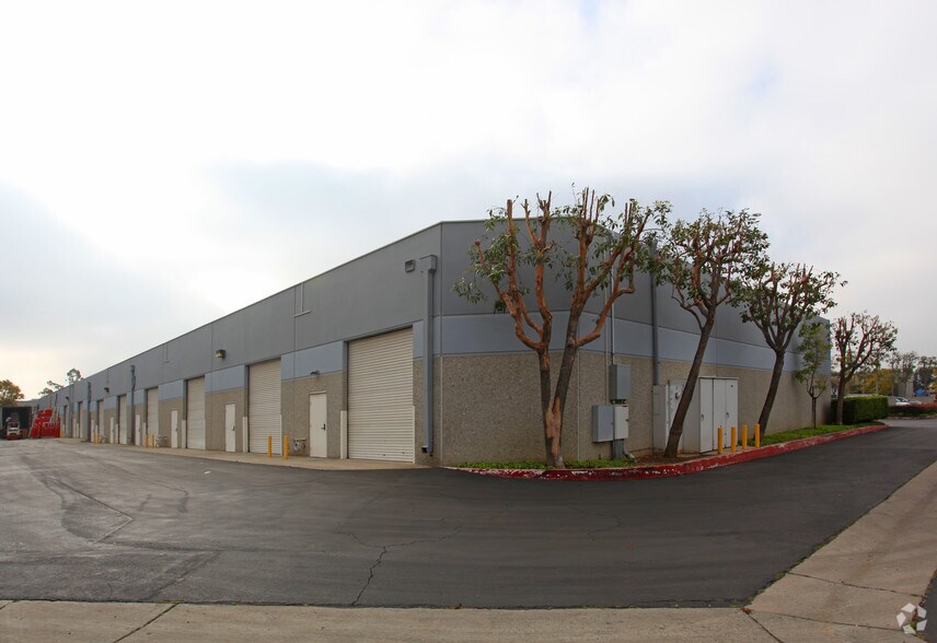 More Photos Of 2913 Saturn St, Brea Warehouse For Lease