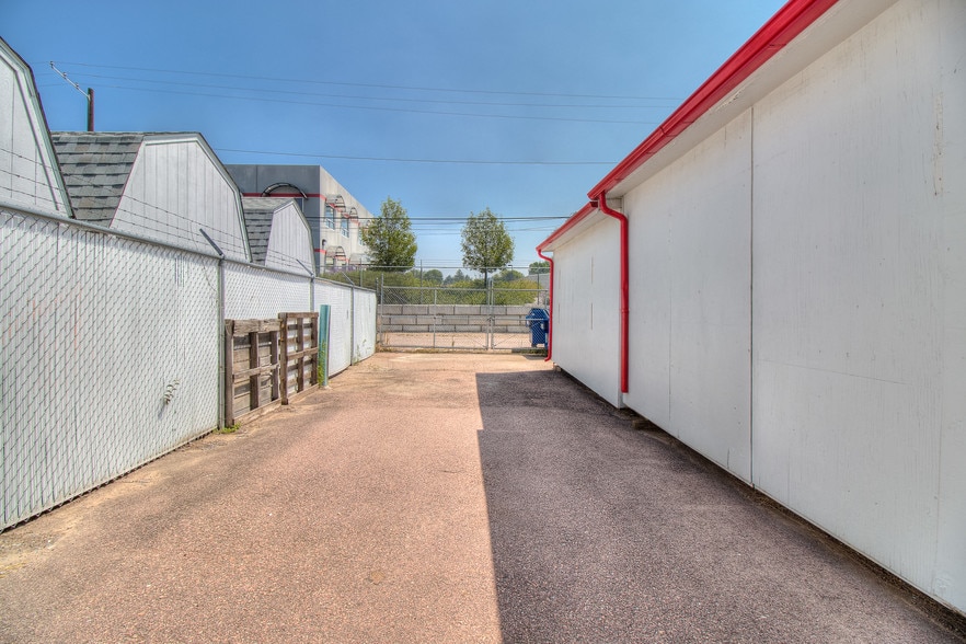 More Photos Of 3409-3425 N Prospect St, Colorado Springs Light Distribution For Sale