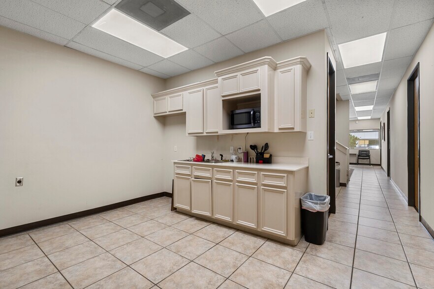 More Photos Of 25349-25351 Borough Park Dr, Spring Light Manufacturing For Sale