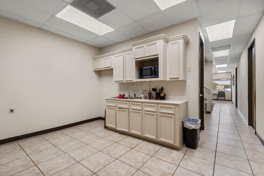 More Photos Of 25349-25351 Borough Park Dr, Spring Light Manufacturing For Sale