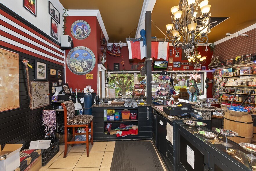 More Photos Of 40728 Village Dr, Big Bear Lake Storefront For Sale