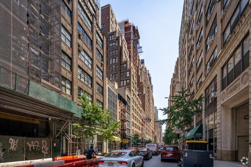 More Photos Of 325 W 38th St, New York Loft Creative Space For Lease