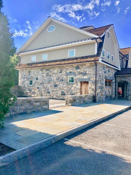 More Photos Of 1194 King St, Greenwich Freestanding For Lease