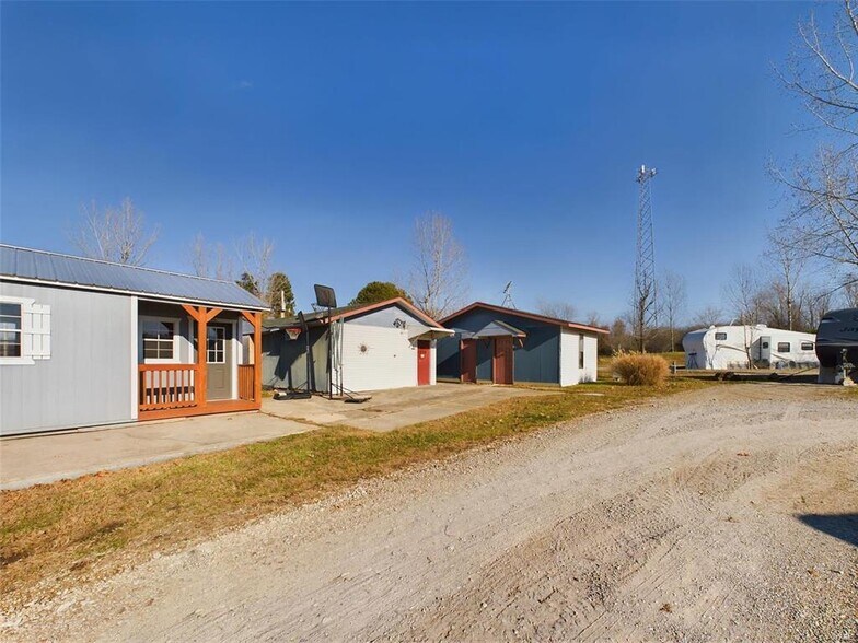 More Photos Of 26143 Spanky Ln, Waynesville Specialty For Sale