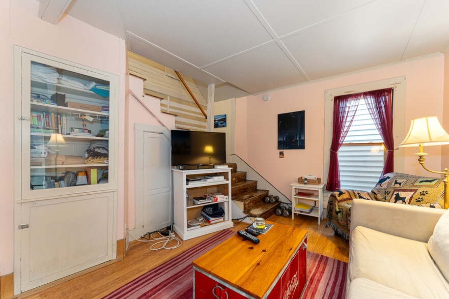 More Photos Of 19 Cottage St, Bar Harbor Storefront For Sale