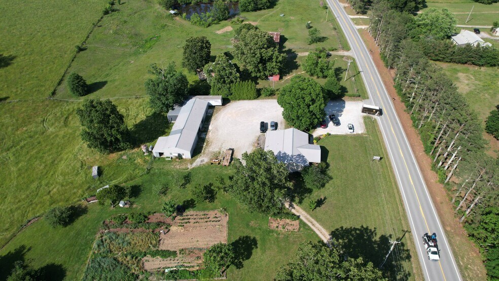 More Photos Of 3555 Summertown Hwy, Summertown General Retail For Sale