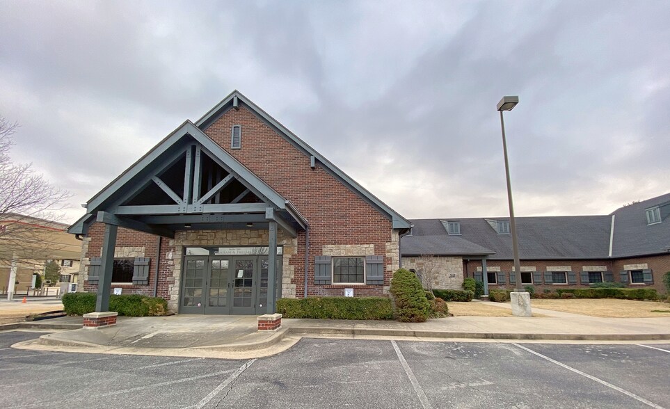 More Photos Of 6226 E 101st St, Tulsa Office For Sale