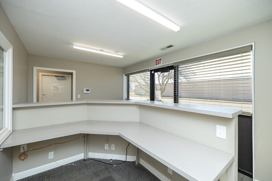 More Photos Of 130 E 10th Ave, South Hutchinson Industrial For Sale