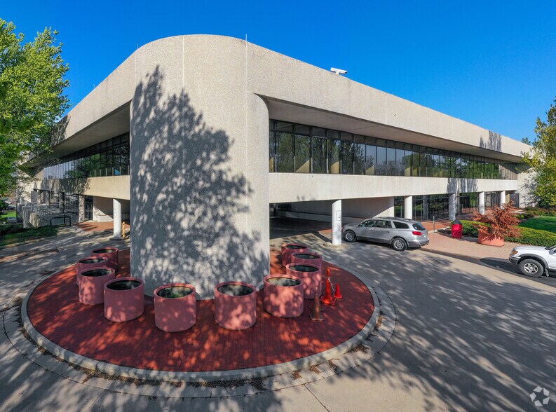 More Photos Of 101 Yorkshire Blvd, Lexington Office For Lease