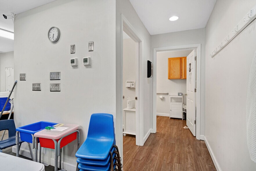 More Photos Of 213 S Wright St, Burgaw Daycare Center For Sale