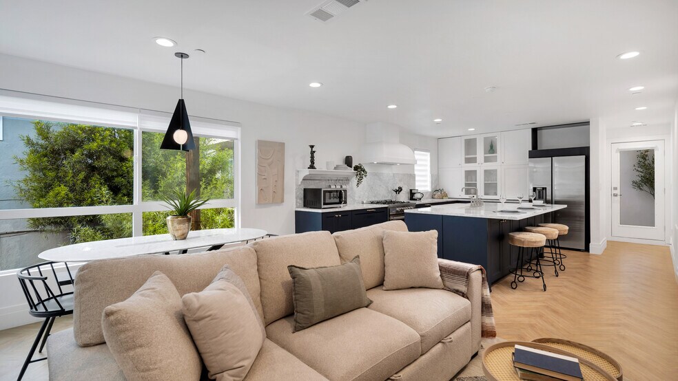 More Photos Of 1351 Seward St, Los Angeles Apartments For Sale