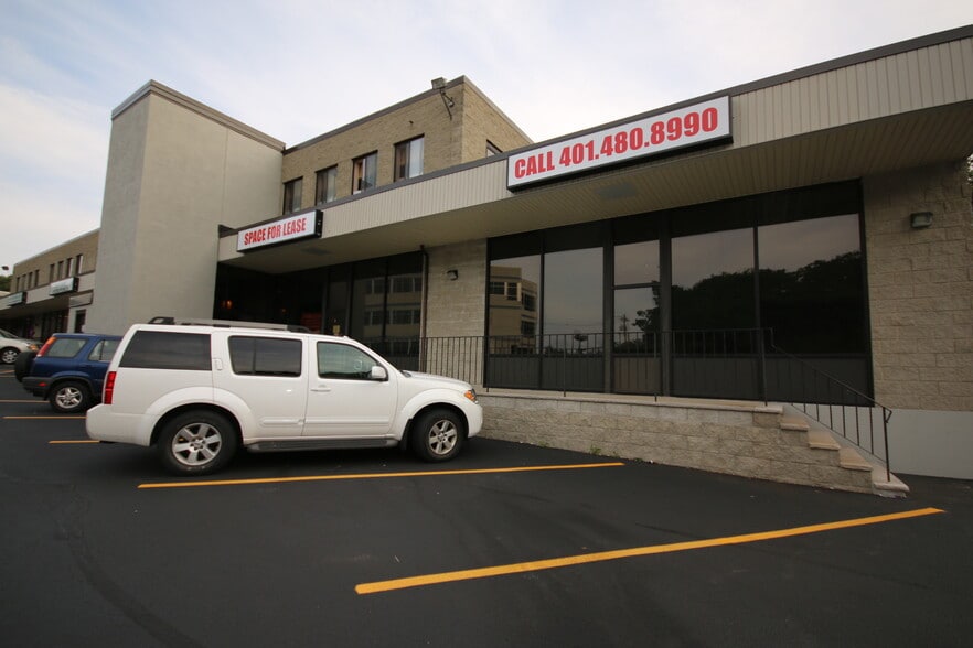 More Photos Of 82 Newbury St, Peabody Restaurant For Lease