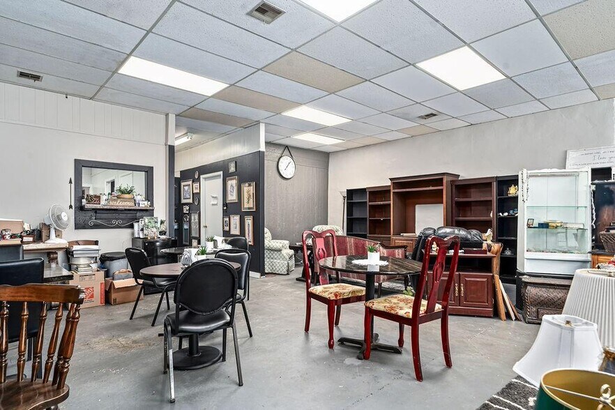 More Photos Of 111 N 3rd St, Ozark General Retail For Sale