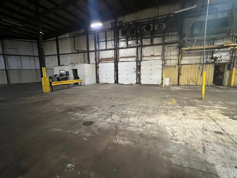 More Photos Of 725 N Locust St, Ottawa Manufacturing For Lease