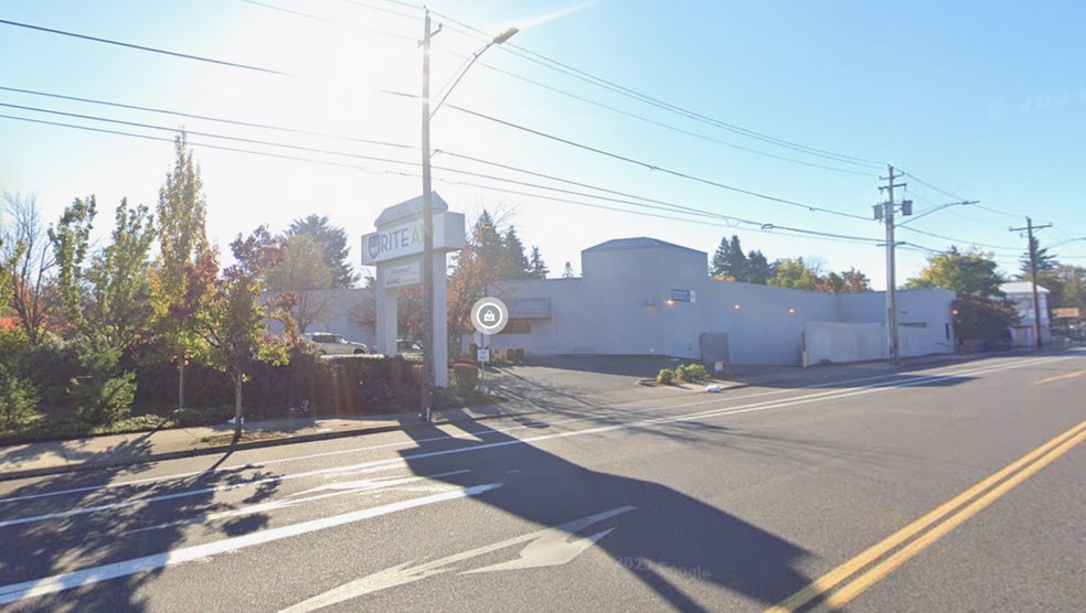 More Photos Of 4346 NE Cully Blvd, Portland Drugstore For Lease