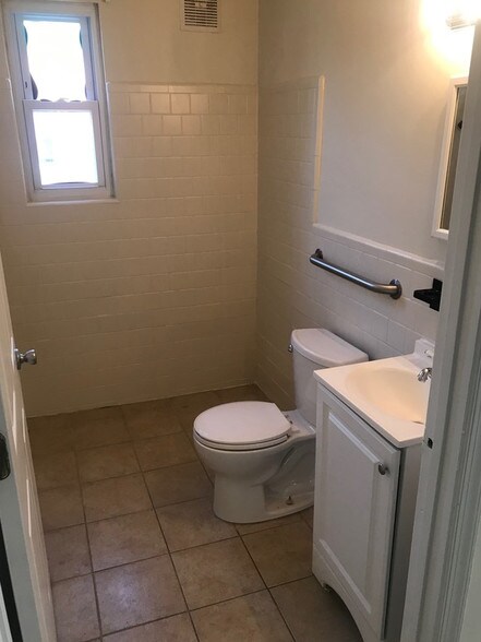 More Photos Of 1017 University Blvd E, Silver Spring Office For Sale