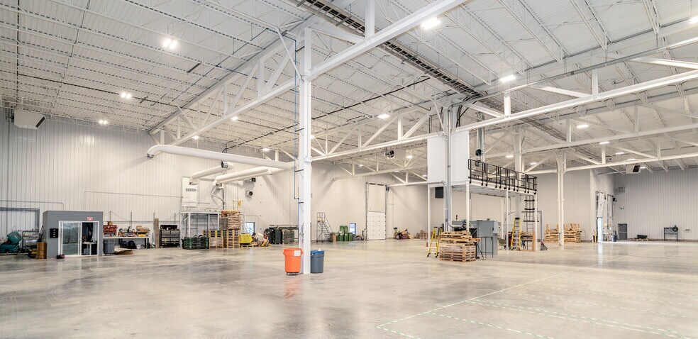 More Photos Of 210 Rue Piché, Donnacona Warehouse For Lease